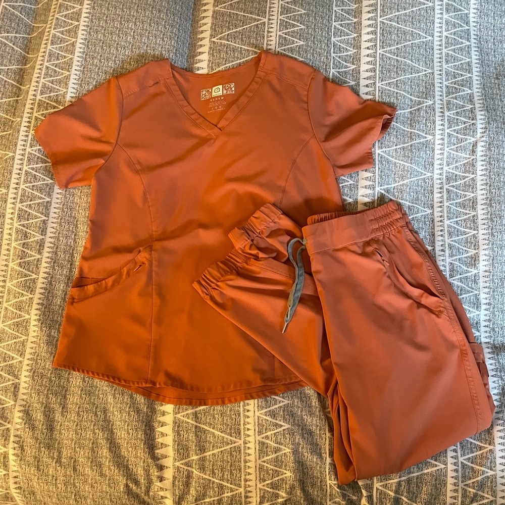 Wonderwink Renew scrubs size L